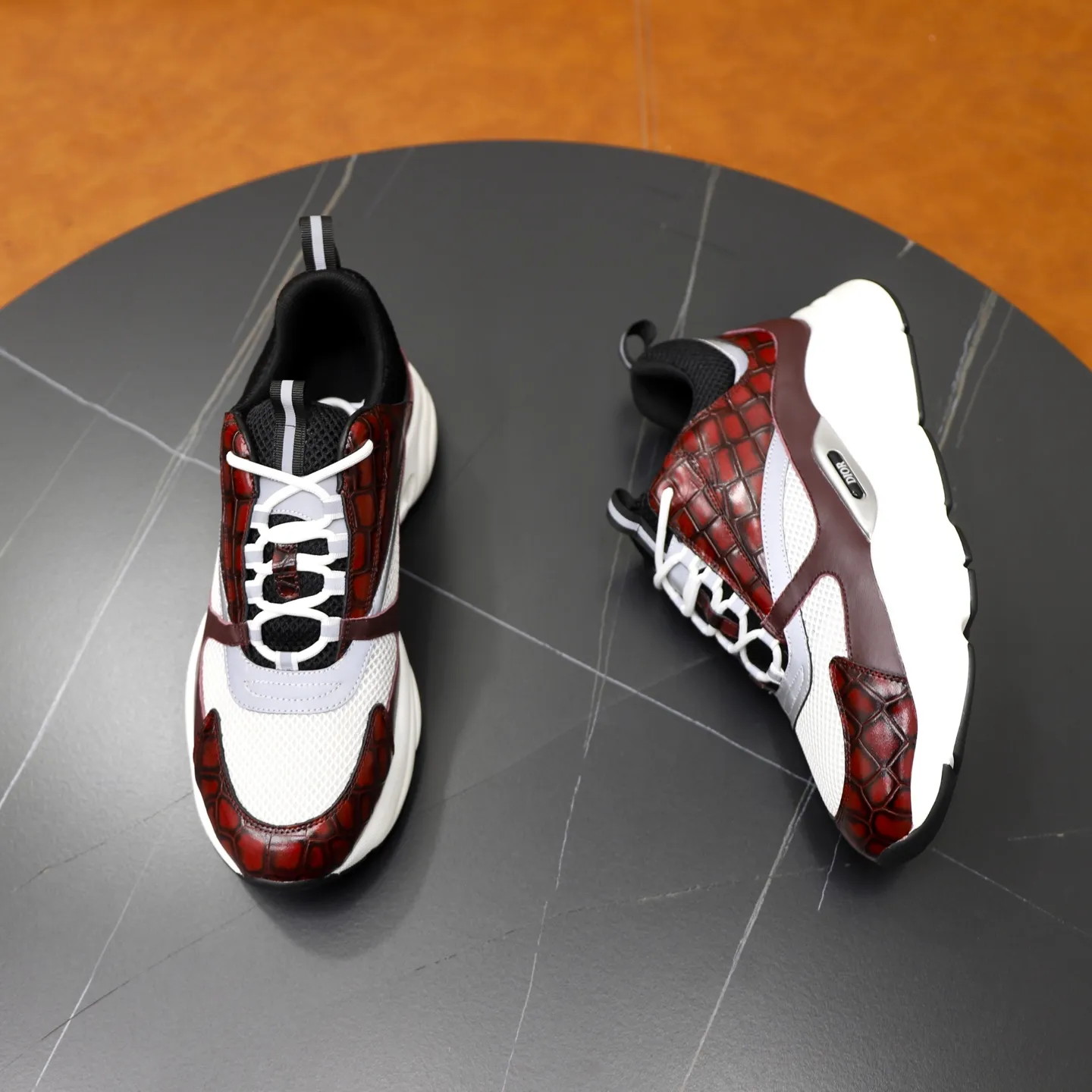 Ex-factory price: 500💰🙅‍♂️🙅‍♂️🙅‍♂️ Brand: Dior DIOR Standard code: 38-44 (45, 46 customized) Grade: Same as the official website Material: Original leather splicing Comfortable and breathable lining Original wear-resistant outsole Style category: Men's fashionable casual shoes Running sneakers Noble luxury brand elements Top luxury Color: actual picture color